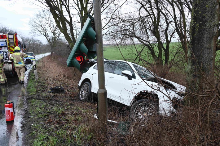 FW Pulheim: Verkehrsunfall zwischen Brauweiler und Geyen