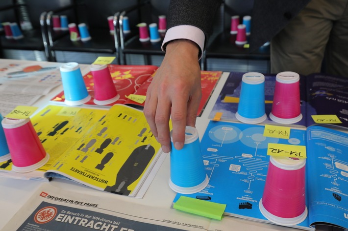Deutschlands größte Nachrichtenagentur zeichnet wieder die Infografiken des Jahres aus. Grafiker und Designer können sich ab sofort mit ihren preiswürdigen Arbeiten beim dpa-infografik award bewerben. Klarheit, Lesbarkeit, Ästhetik und Nutzwert stehen im Mittelpunkt der drei Wettbewerbskategorien. Am 21. November werden die besten Grafiken im dpa-Newsroom in Berlin prämiert. Weiterer Text über ots und www.presseportal.de/nr/8218 / Die Verwendung dieses Bildes ist für redaktionelle Zwecke honorarfrei. Veröffentlichung bitte unter Quellenangabe: "obs/Wolfgang Kumm/dpa"