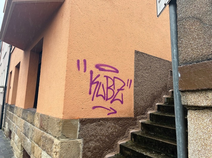 POL-PDTR: Sachbeschädigung durch Graffiti