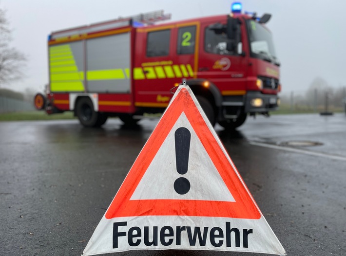 FW Lehrte: Parkende PKW behindern Feuerwehreinsatz in Ahlten