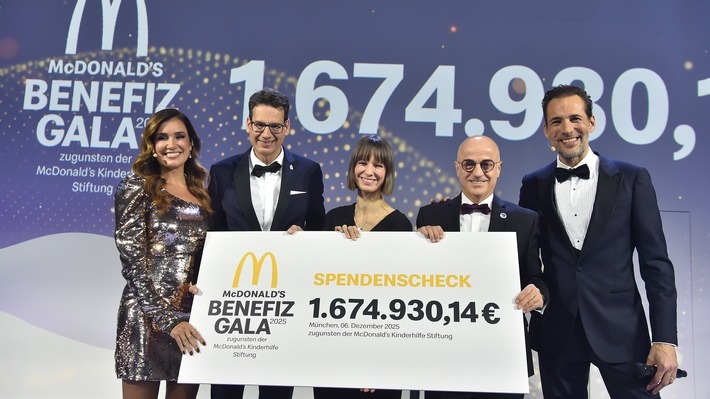 Spendenscheck McDonald's Benefiz Gala 2025 / Weiterer Text über ots und www.presseportal.de/nr/52942 / Die Verwendung dieses Bildes für redaktionelle Zwecke ist unter Beachtung aller mitgeteilten Nutzungsbedingungen zulässig und dann auch honorarfrei. Veröffentlichung ausschließlich mit Bildrechte-Hinweis.