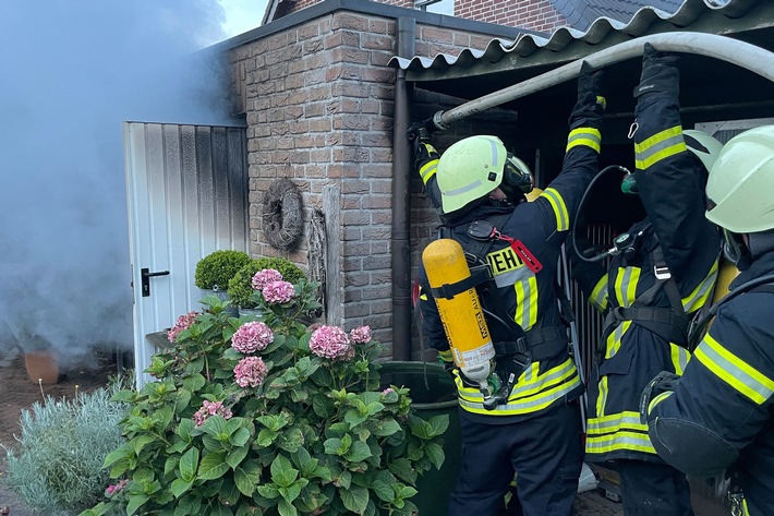 FF Goch: Feuerwehr verhindert Wohnhausbrand | Weitere Einsätze am frühen Morgen
