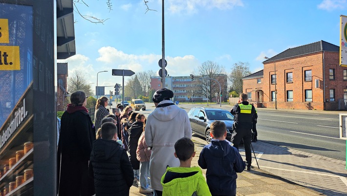 POL-CUX: Umfangreiche Geschwindigkeitsmessungen und Verkehrssicherheitsaktionen an Schulen im Rahmen in der Polizeiinspektion Cuxhaven (Foto aus Cuxhaven im Anhang)