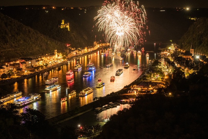 Loreley Touristik GmbH: Historisches „Rhein-Feuerwerk“ vom Wasser aus bestaunen