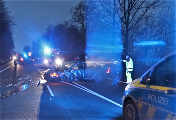 POL-HX: Auto gerät in Gegenverkehr
