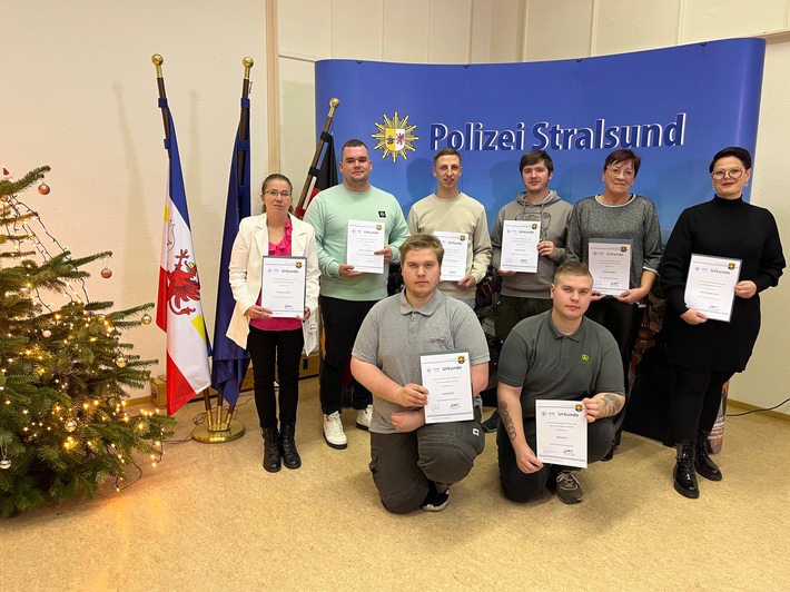 POL-NB: Polizei ehrt Bürger für Zivilcourage