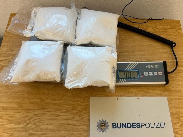 BPOL NRW: Bundespolizei stellt vier Kilogramm Amphetamin im Regionalexpress RE 13 sicher