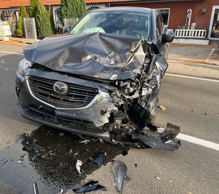 POL-MI: Drei Verletzte nach Verkehrsunfall