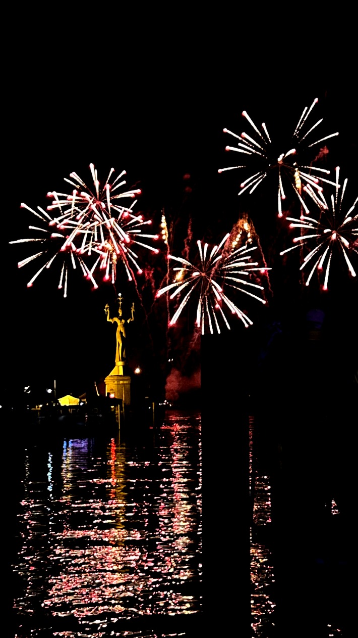 HZA-SI: ZOLL und Bundespolizei warnen vor Gefahren beim Silvesterfeuerwerk: Schon beim Kauf auf Sicherheit achten!