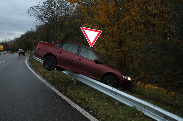 POL-PDNW: Autobahnpolizei Ruchheim - Unfall an der Anschlussstelle Ludwigshafen Nord endet glimpflich