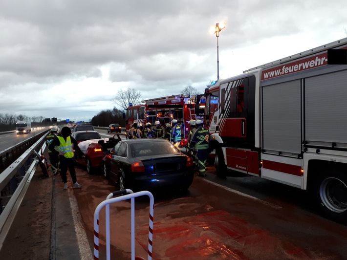 POL-PDKL: A6/Ramstein-Miesenbach, Zwei Schwerverletzte nach Auffahrunfällen - Zeugen gesucht