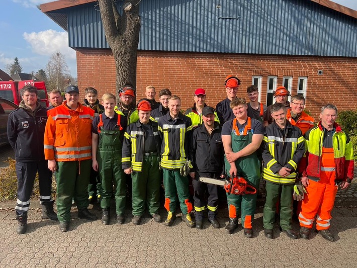 FFW Bergen: Kettensägenausbildung Modul A der Stadtfeuerwehr Bergen