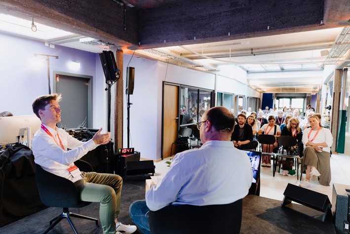 "The importance of news is not questionable" / Internationale Expertinnen und Experten diskutierten beim scoopcamp 2023 zum Journalismus der Zukunft