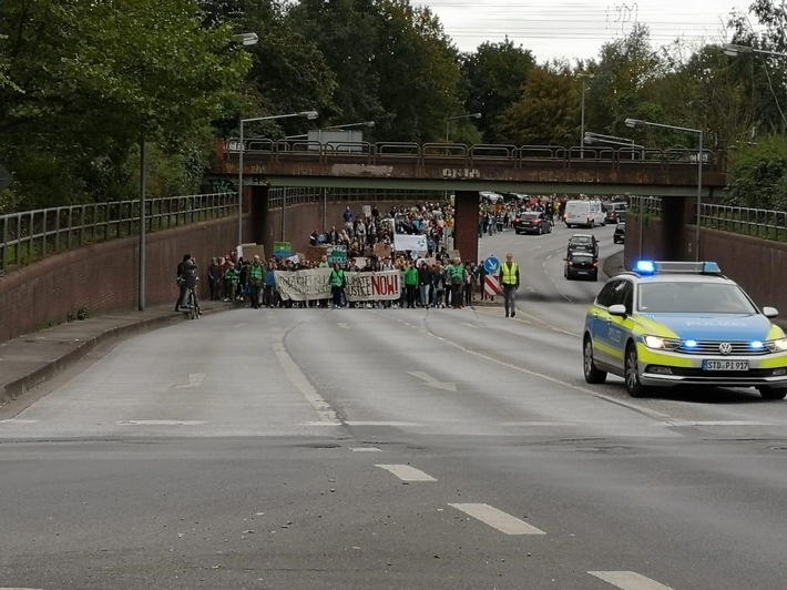 POL-STD: Ca. 1000 Teilnehmer beim Aufzug "Fridays for Future" in Buxtehude