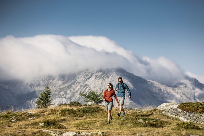 Goldener Herbst in Obertauern - Wochenprogramm mit Wanderungen, Bike-Touren und Survival-Training bis Oktober