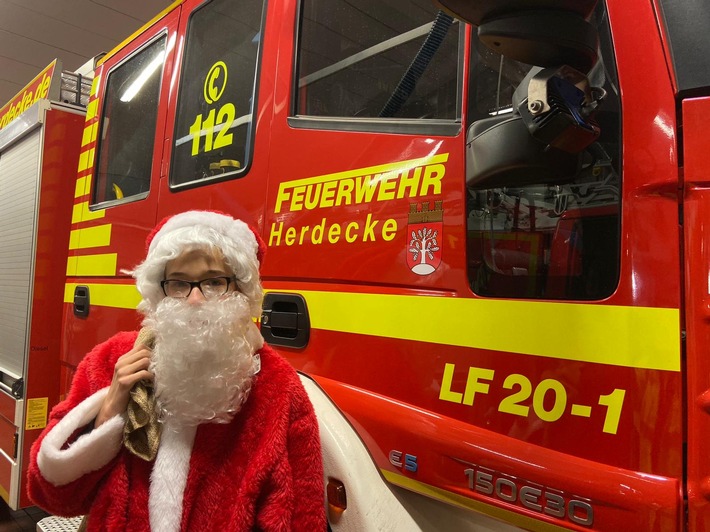FW-EN: Feuerwehr Herdecke empfängt Besucher beim Weihnachtsbaumverkauf