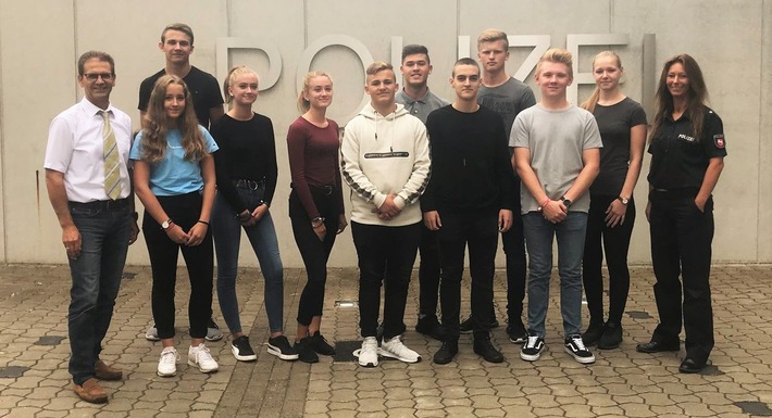 POL-EL: Lingen - Zehn Fachoberschüler in der Polizeiinspektion Emsland/Grafschaft Bentheim begrüßt