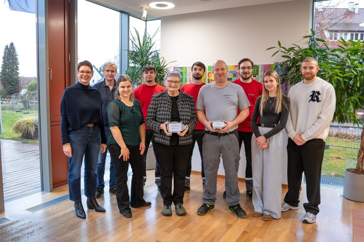 Regional engagiert: Auszubildende der Koehler-Gruppe übergeben Spenden an den Kinderschutzbund Ortenau e.V. und „Mavo der Nikolaus“