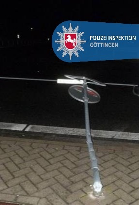 POL-GÖ: (86/2020) Zwischenstopp am Straßenschild