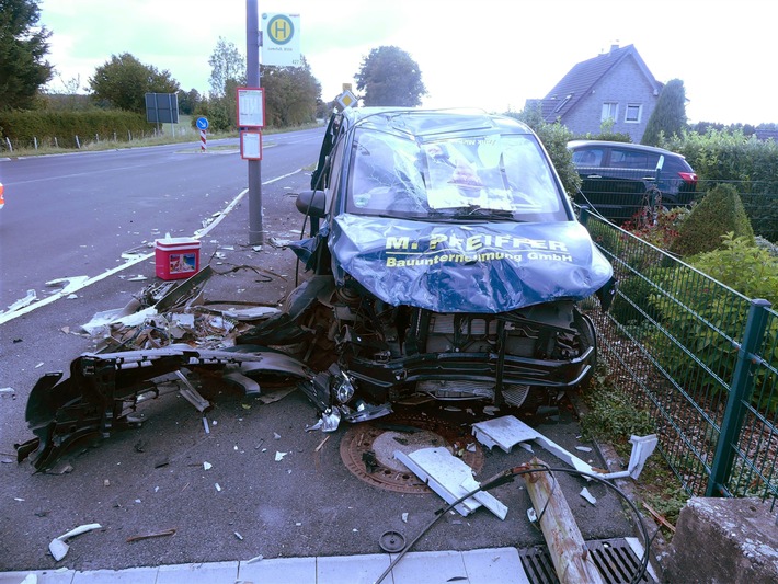 POL-GM: 010920-720: Fahrer verletzt sich bei Unfall leicht - Hoher Sachschaden