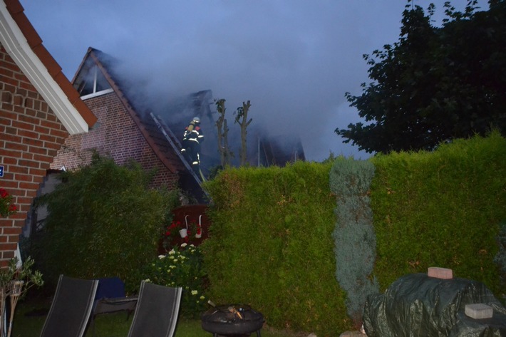 POL-STD: Wohnhausbrand in Jork