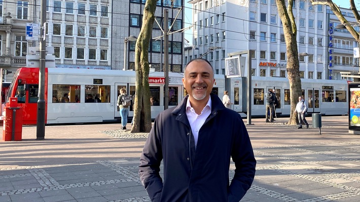 Für Köln, für’s Klima Zurich lädt zum Wiederverlieben in die City und zum CO2-Spartag in Köln. Der Versicherer spendiert am Samstag, den 26.3.22 die kostenlose Nutzung aller öffentlichen Verkehrsmittel im Kölner Stadtgebiet.