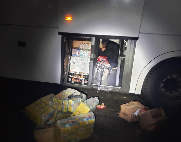Bundespolizeidirektion München: Blinder Passagier an Bord Bundespolizisten finden Mann in Laderaum von Reisebus