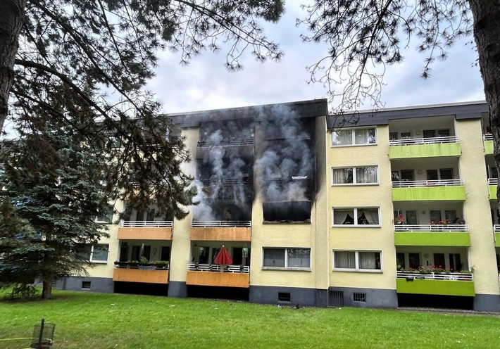 FW-GLA: Wohnungsbrand mit Menschenleben in Gefahr