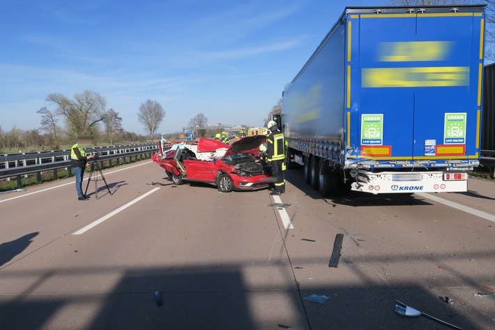 POL-DEL: Autobahnpolizei Ahlhorn: Verkehrsunfall am Stauende auf der A1 im Bereich der Gemeinde Stuhr +++ Eine Person schwer verletzt