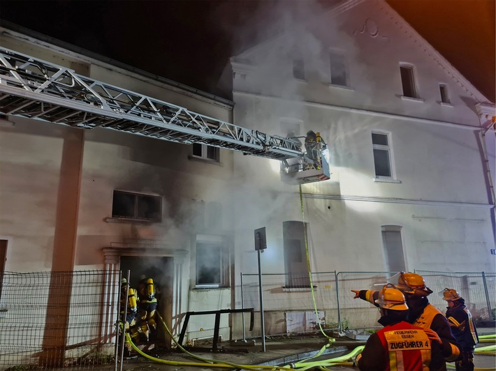 FW-E: Brand in einem leer stehenden Gebäude - keine Verletzten