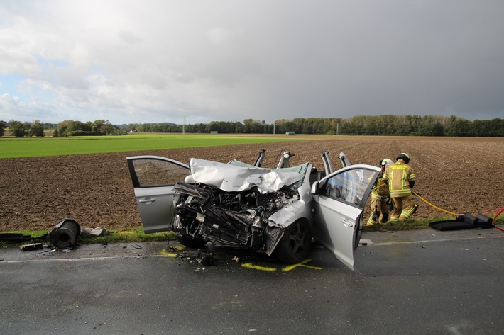 FW Menden: Schwerer Verkehrsunfall in Menden-Halingen