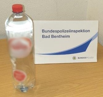 BPOL-BadBentheim: Zwischen Peperoni und Gurken / 1,5 Liter flüssiges Amphetamin beschlagnahmt