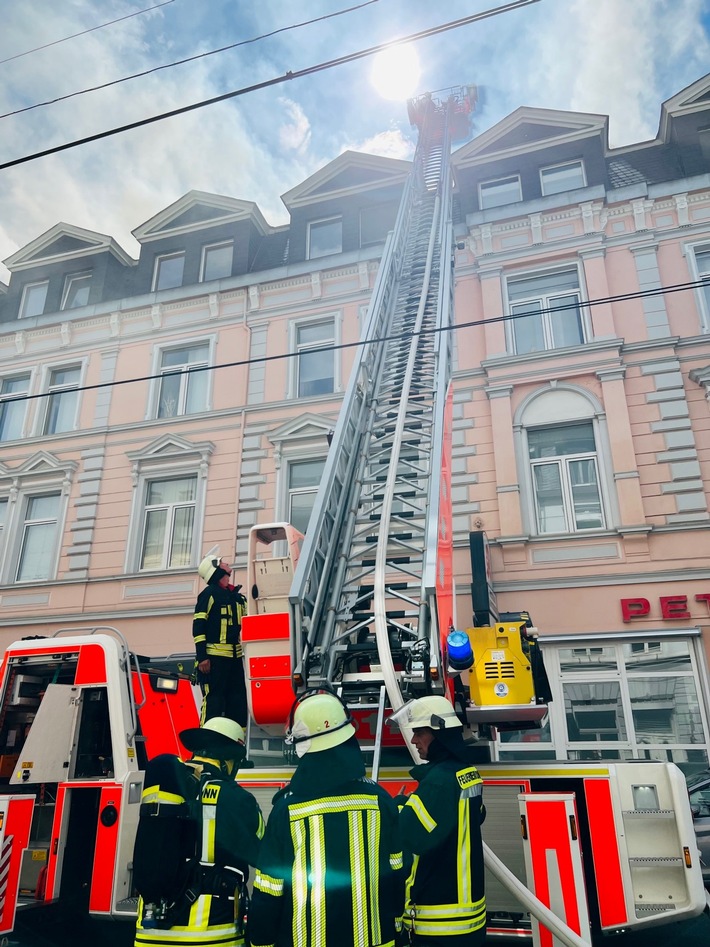 FW-BN: Dachstuhlbrand in der Bonner Südstadt