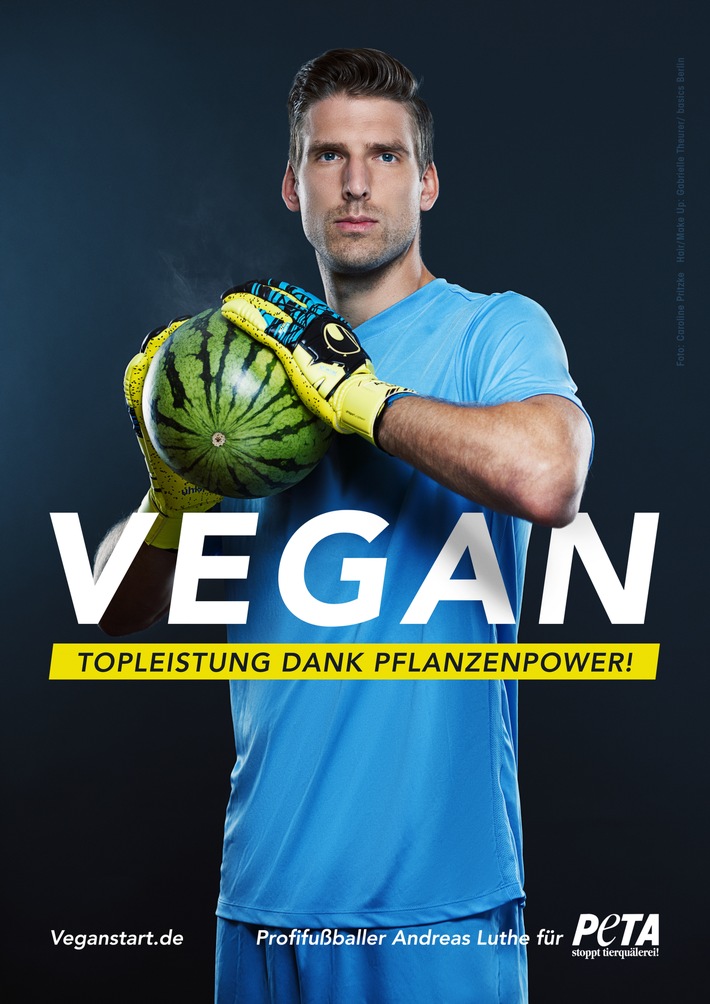 Profifußballer Andreas Luthe für PETA: Topleistung dank Pflanzenpower! / Torwart des FC Augsburg lebt vegan