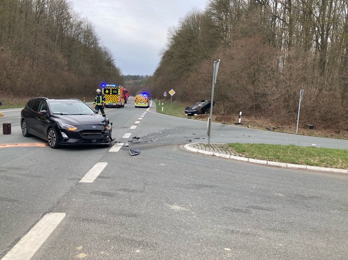 POL-HX: Vier Personen bei Unfall verletzt