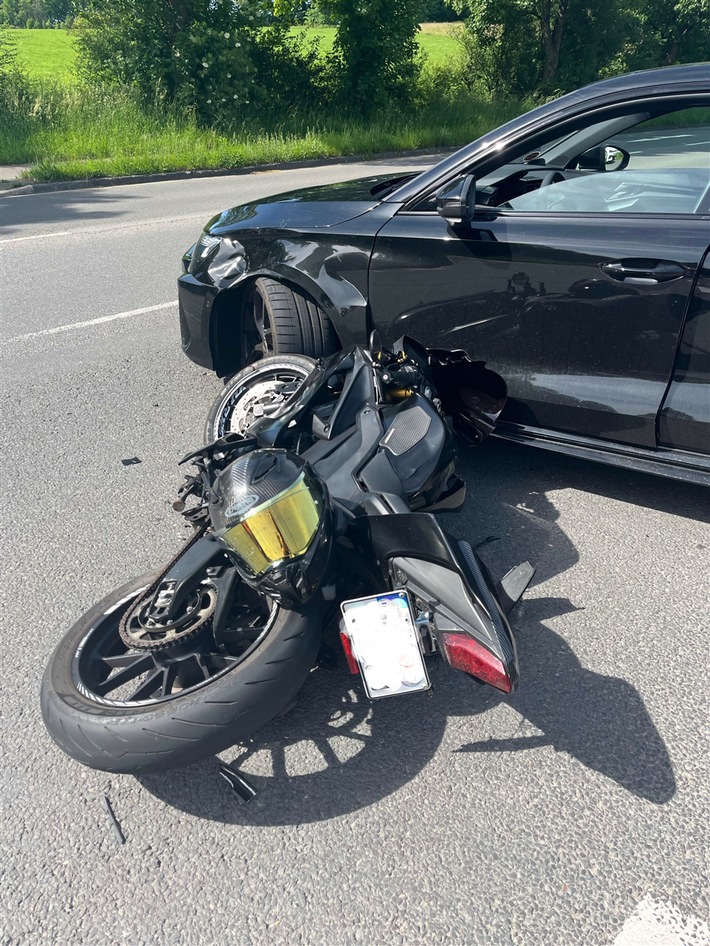 POL-GM: Unfall im Einmündungsbereich