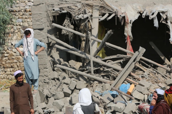 Erdbeben in Afghanistan: "Betroffene suchen mit bloßen Händen nach Überlebenden" - Help startet Nothilfe / 12.000 Menschen sind von dem verheerenden Erdbeben betroffen, Spenden sind dringend notwendig