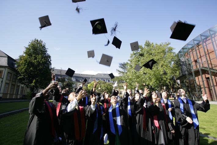 Ehrung der ersten Absolventen des "Bucerius/WHU Master of Law and Business"