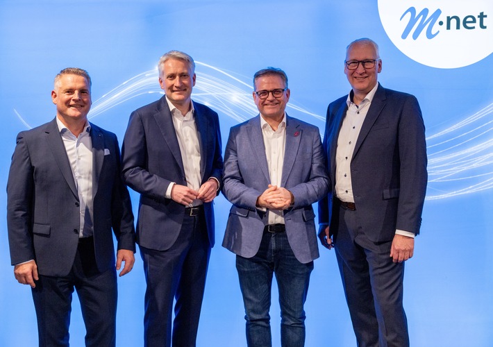 Die Redner beim M-net Neujahrsempfang 2026 (v.l.): Soeren Wendler (Sprecher der Geschäftsführung, M-net), Hansjörg Durz, MdB
(Vorsitzender des Ausschusses für Digitales und Staatsmodernisierung im Deutschen Bundestag), Thilo Höllen (Leiter Breitbandkooperationen, Telekom Deutschland) und Maximilian Oertle (Technischer Geschäftsführer, M-net). / Weiterer Text über ots und www.presseportal.de/nr/129257 / Die Verwendung dieses Bildes für redaktionelle Zwecke ist unter Beachtung aller mitgeteilten Nutzungsbedingungen zulässig und dann auch honorarfrei. Veröffentlichung ausschließlich mit Bildrechte-Hinweis.