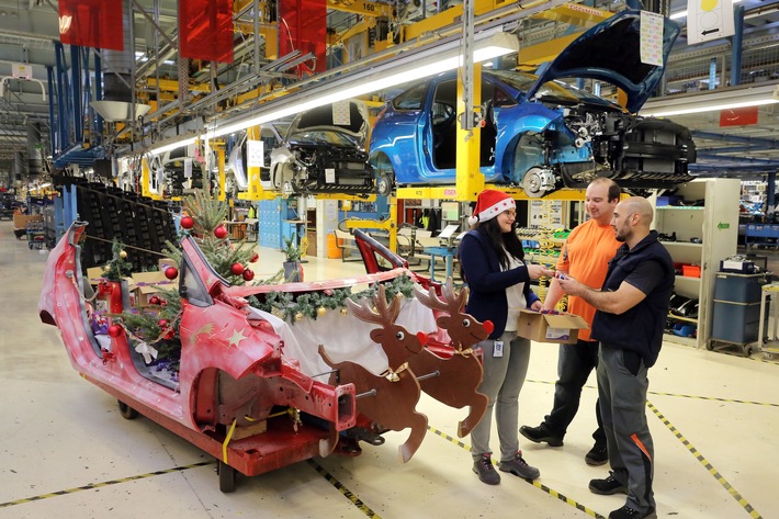 Heißer Ford Fiesta-Schlitten: Weihnachtsaktion in der Fahrzeugfertigung von Ford in Köln