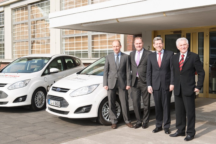 Ford und TÜV Rheinland begründen Premium-Partnerschaft Elektromobilität (FOTO)