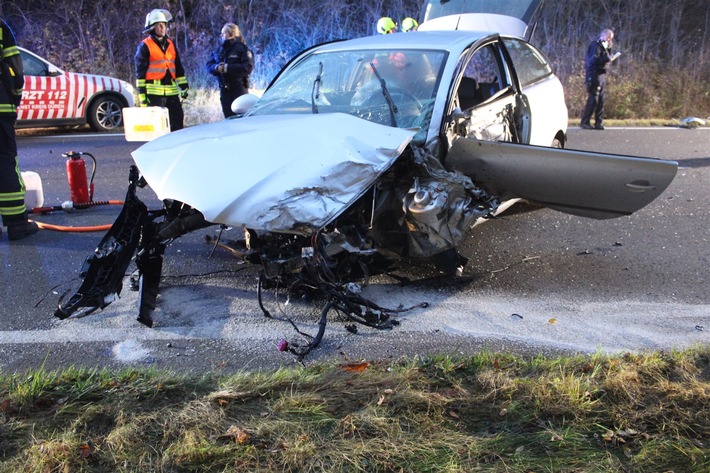 POL-DN: Verkehrsunfall mit vier Schwerverletzten