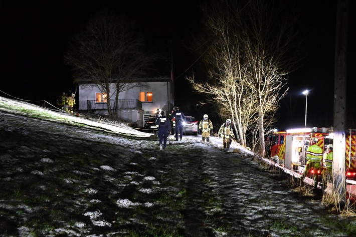 FF Olsberg: Verpuffung in Pelletofen sorgt für Großeinsatz in Olsberg