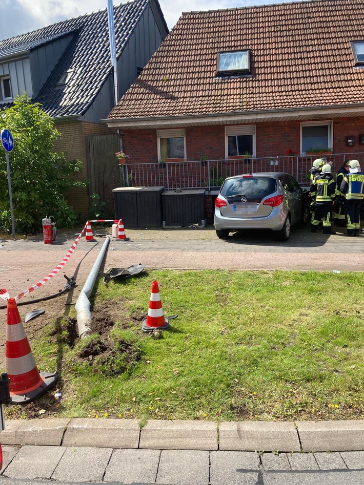 POL-COE: Nottuln, Appelhülsener Straße/ Auto prallt gegen Balkon