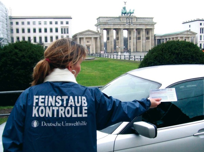 "Feinstaub-Teams" der Deutschen Umwelthilfe kontrollieren ab 2. Januar 2008 Fahrverbote in Berlin, Köln und Hannover