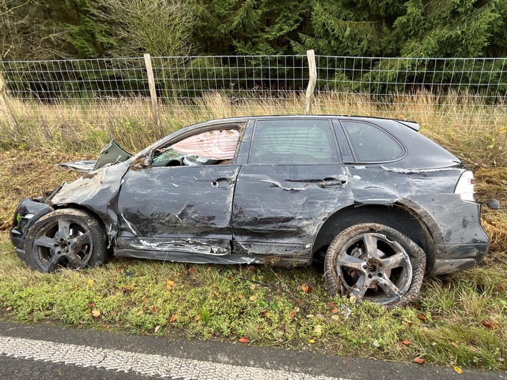 POL-DN: Drei Verletzte bei Verkehrsunfall auf der B399