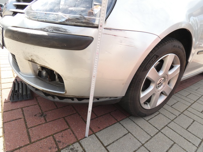 POL-CUX: Verkehrsunfallflucht auf Parkplatz eines Möbelhauses in Lamstedt - Zeugenaufruf (Foto im Anhang)