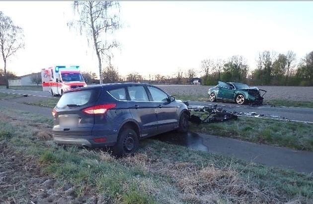 POL-ROW: ++ Frontalzusammenstoß in Groß Meckelsen ++ Schwerer Unfall bei Spreckens - Drei Verletzte ++ Flucht vor Polizeikontrolle ++