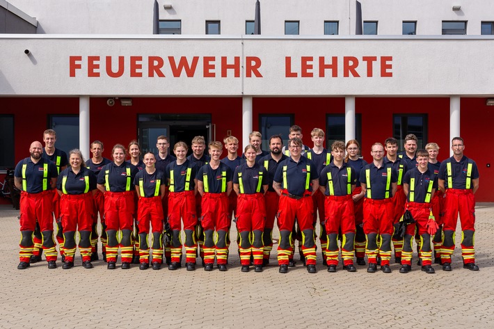 FW Lehrte: Nachwuchs für den Einsatz im Ehrenamt: 26 Feuerwehranwärter schließen Qualifizierungsstufe(QS1) in Lehrte erfolgreich ab.
