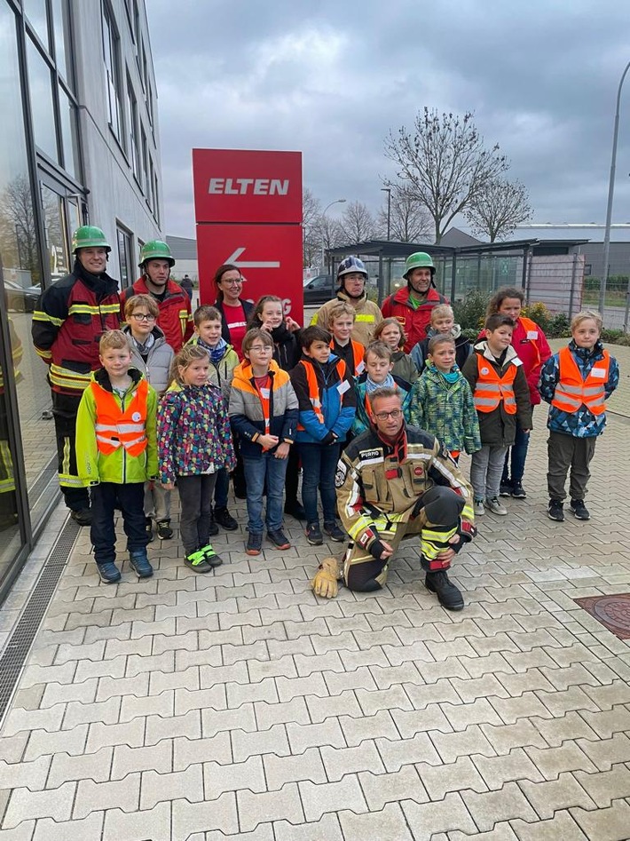 FW Xanten: Kinderfeuerwehr zu Gast bei der Firma ELTEN in Uedem